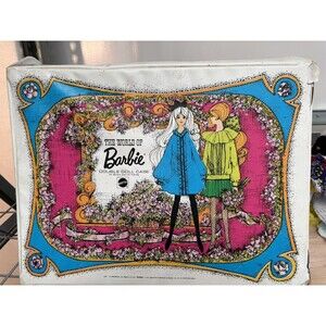 Barbie The World of Barbie Double Doll Case 1968. Vintage